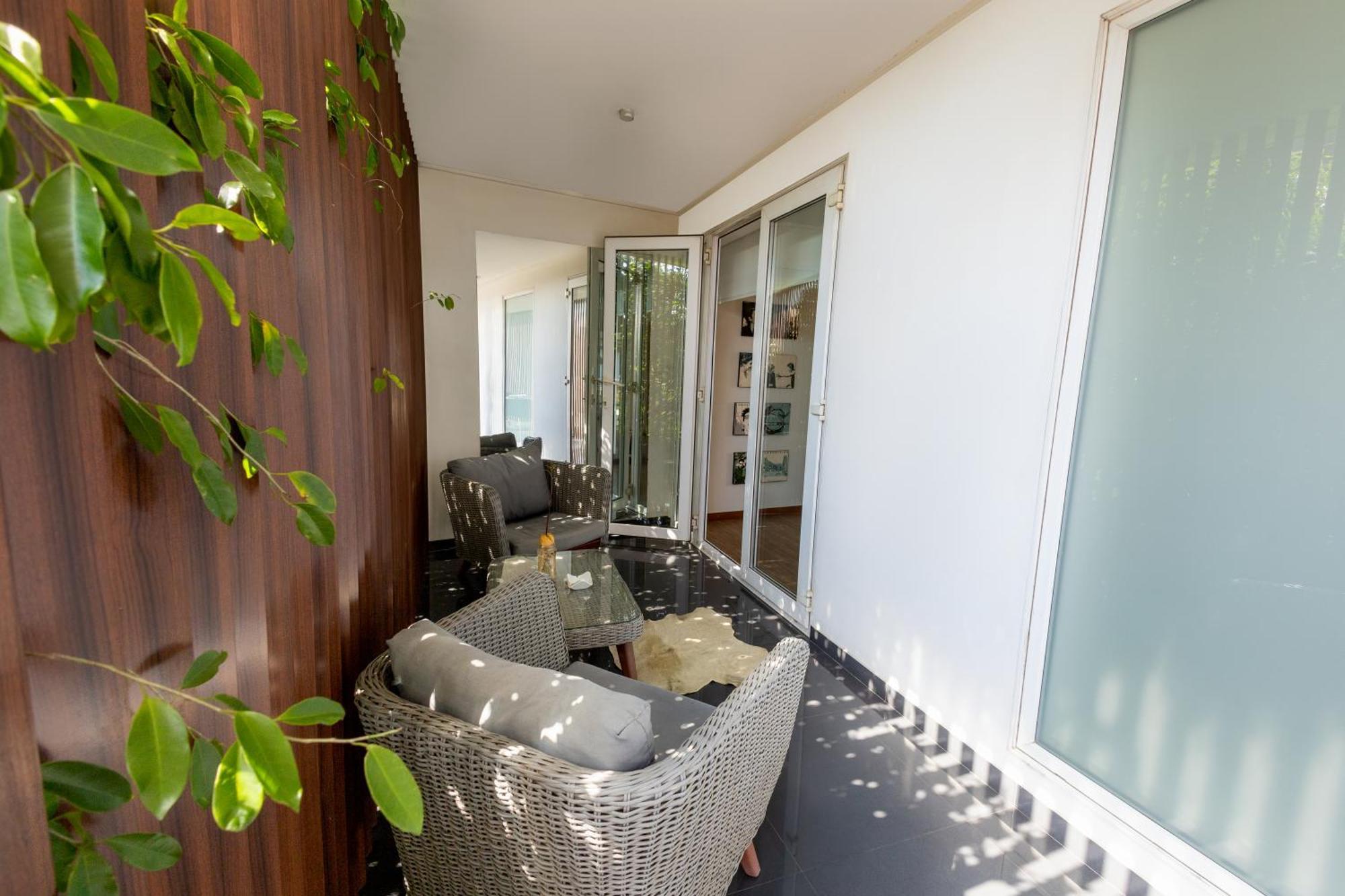 Cosmopolitano Hotel Boutique Santa Cruz de La Sierra Exterior photo A balcony in a residential building
